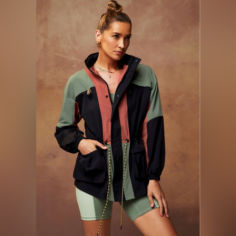 Fabletics Colorblock Windbreaker Jacket in Black, Olive Green & Dusty Rose